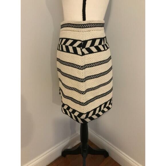 Alice + Olivia Daysi Layered Woven Aztec Black/Cream Print Mini Skirt - Size 6 - Picture 2 of 9